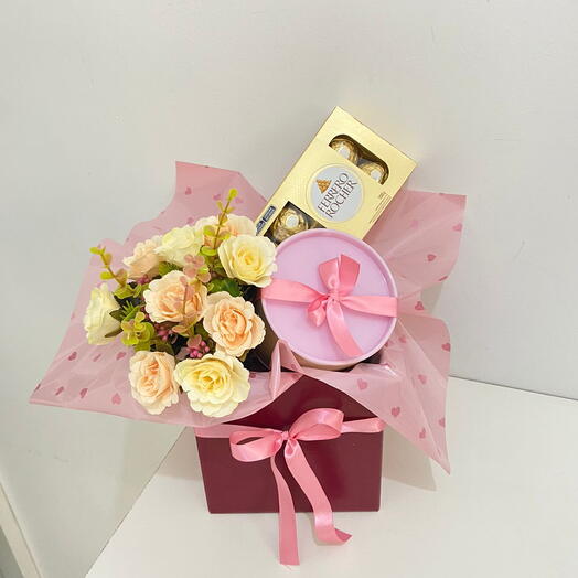 Presente Box Floral Rosa com Chocolates