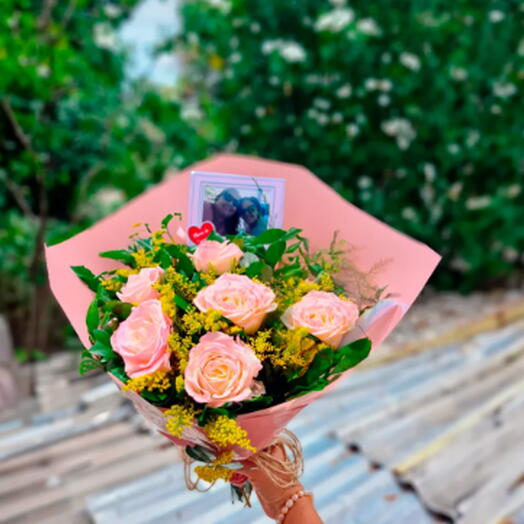 Buquê com 6 rosas cor de rosa