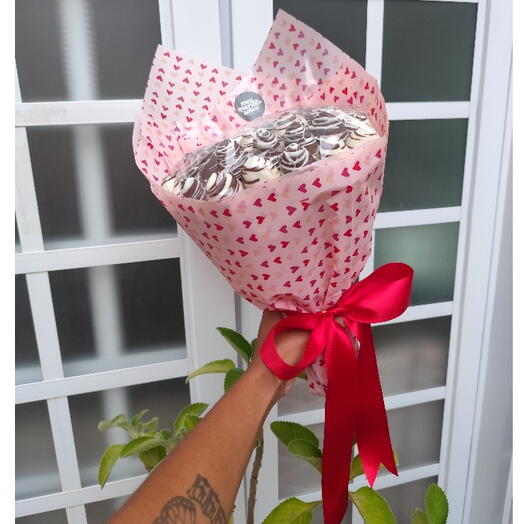 Buquê de chocolate com morangos Chamego + Pelucia, Balão coração e Bilhete