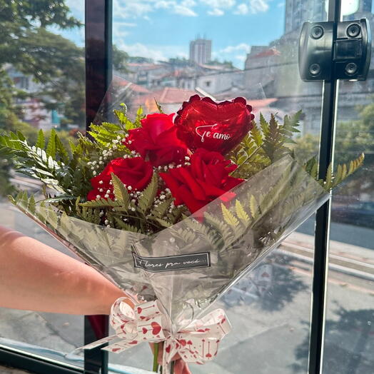 Mini Surpresa Romântica Rosas e Balão Te Amo