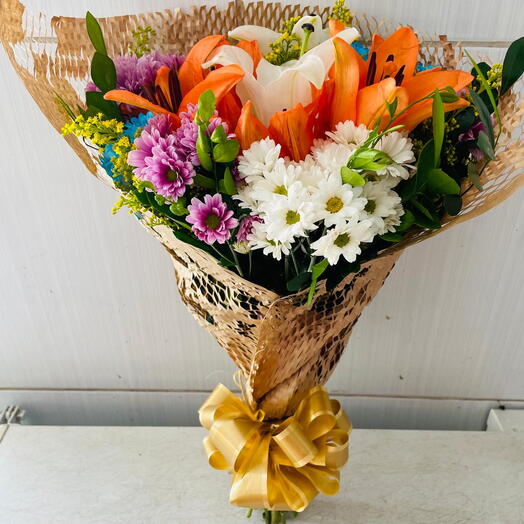 Buquê de Lirios Brancos e Laranjas