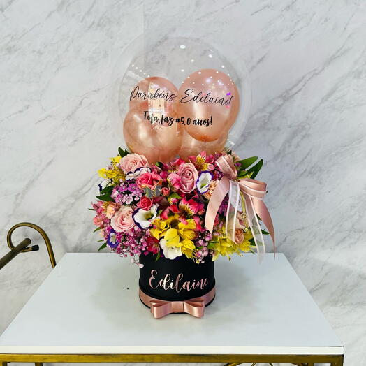 Flores na caixa com Balão personalizado