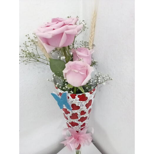 Classico Cone com Rosas Cor de Rosa