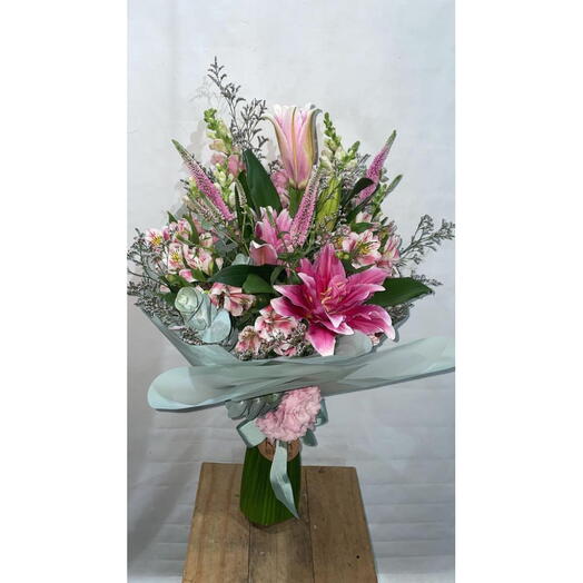 Buquê Misto de Flores Rosas