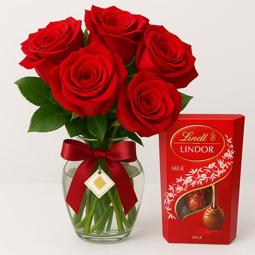 Arranjo de Rosas Em Vaso de Vidro com Lindt 37g