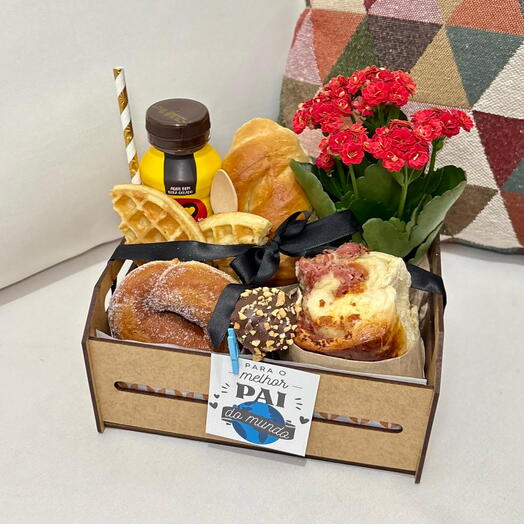 Cesta de Cafe da Manhã no Caixote