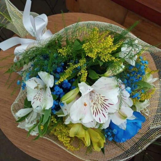 Mini Buquê Flores Variadas Tingidas de Azul