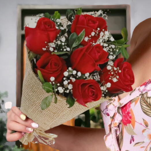 Buquê com 6 Rosas na Juta