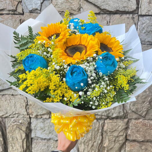 Buquê de Girassois com Rosas Azuis