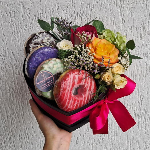 Coração dunuts e flores