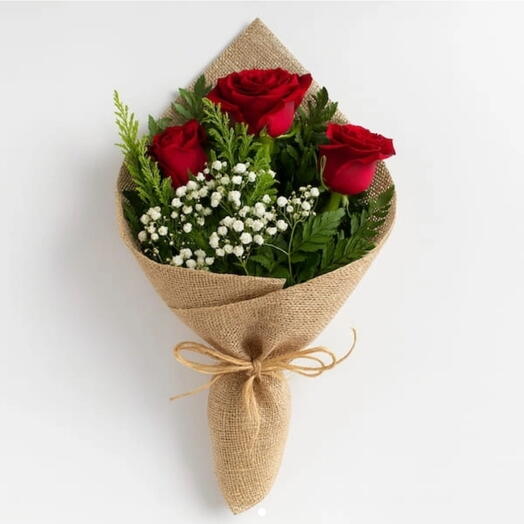 Buquê em Juta c/ 3 Rosas Vermelhas