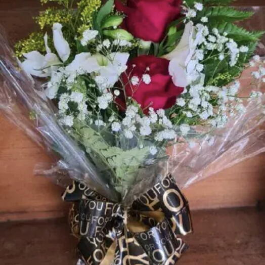 Buquê com 2 rosas e ferrero rocher