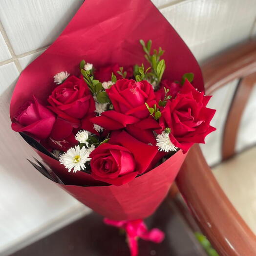 Lindo Buquê com 8 Roas Vermelhas