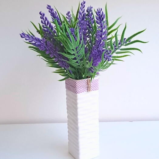 Arranjo  lavanda vaso cerâmica branco