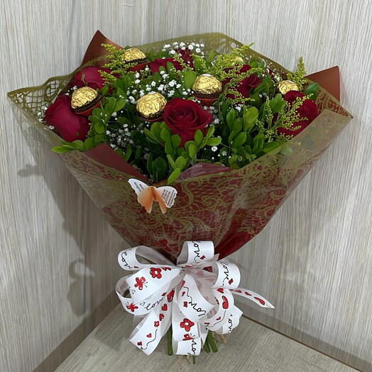 Buquê com 6 Rosas com Ferrero Rocher
